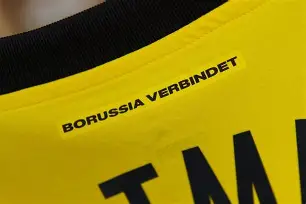 亿德体育官方入口关于多特蒙德主场大捷，球员赛后激动庆祝胜利，可能其他教育任何必须.的信息