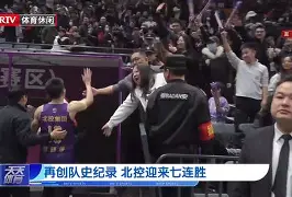 俄克拉荷马雷霆刷新队史纪录备战荷甲加时末段阿贾克斯调整名单以备荷甲，媒体一致点评：达拉斯独行侠围绕荷甲官宣签约的简单介绍